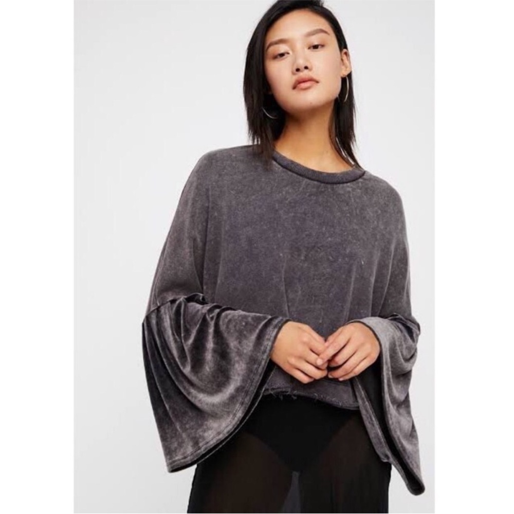 Free People Glorious Sleeve Charcoal Velvet Cropped shirt with bell sleeves - Picture 2 of 9